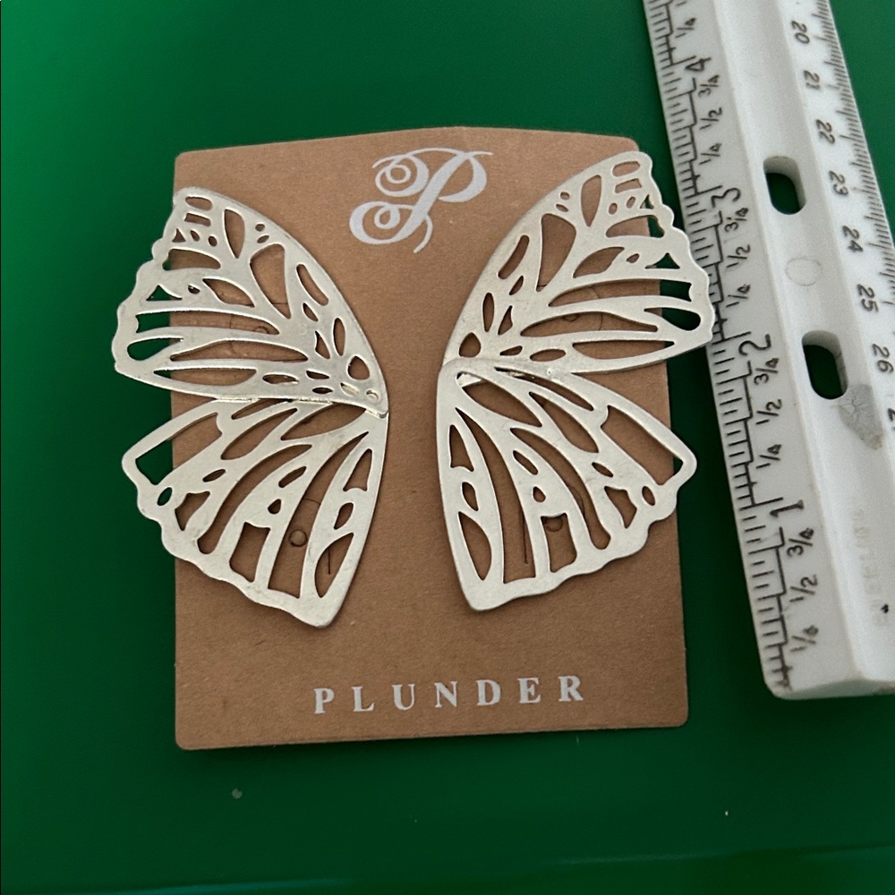 Plunder White Filigree Earrings